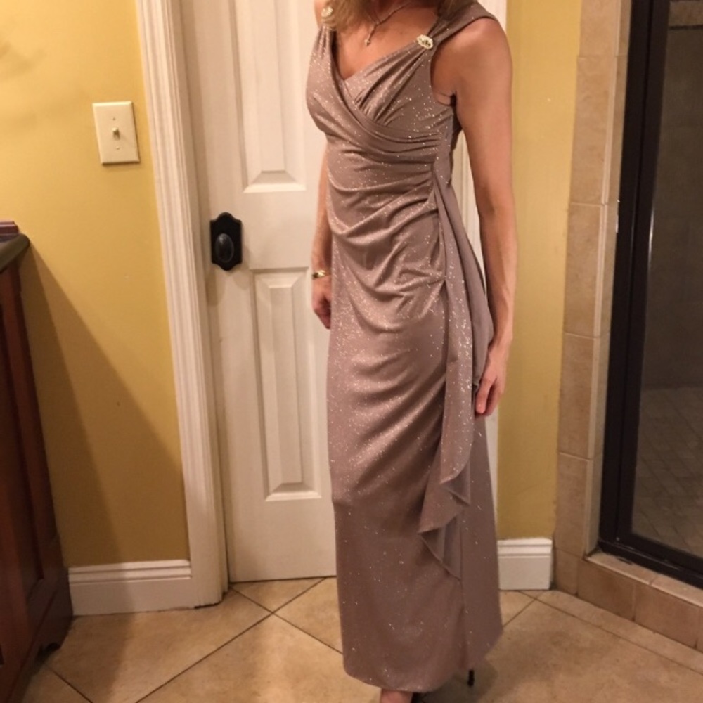 NWT⭐️R&MRichards Champagne Sparkly Long Dress Sz4P